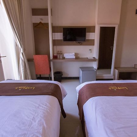 Luxpoint Hotel Baratajaya Сурабая Экстерьер фото