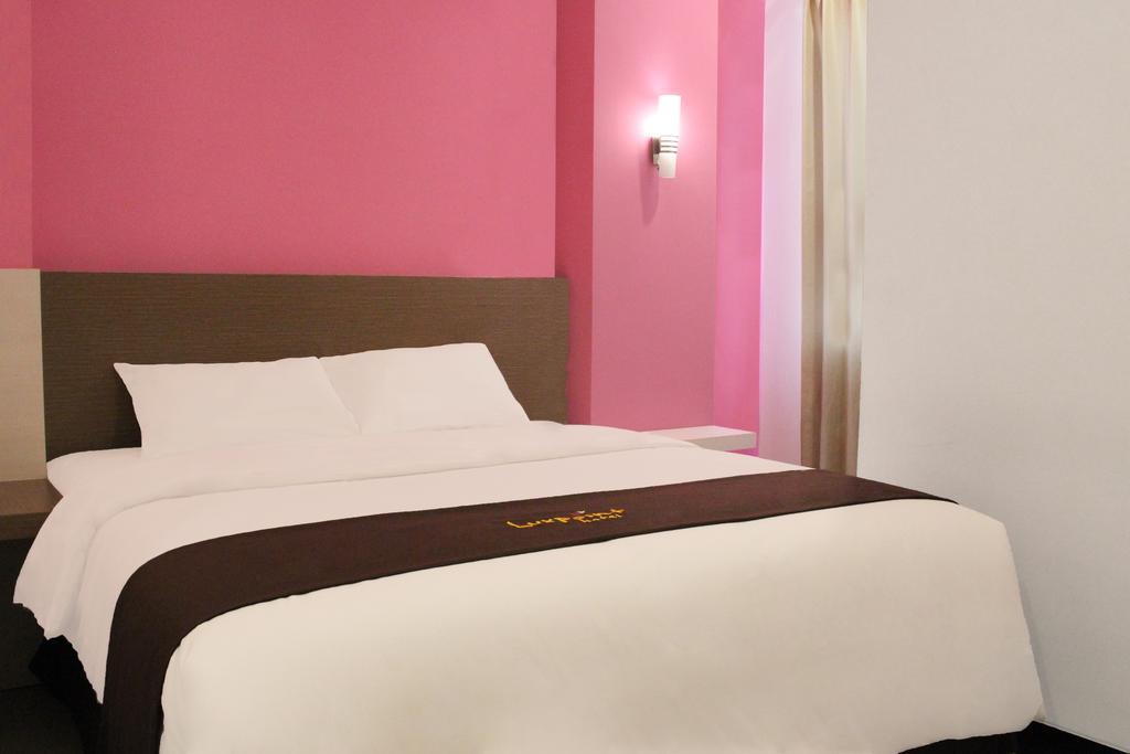 Luxpoint Hotel Baratajaya Сурабая Номер фото