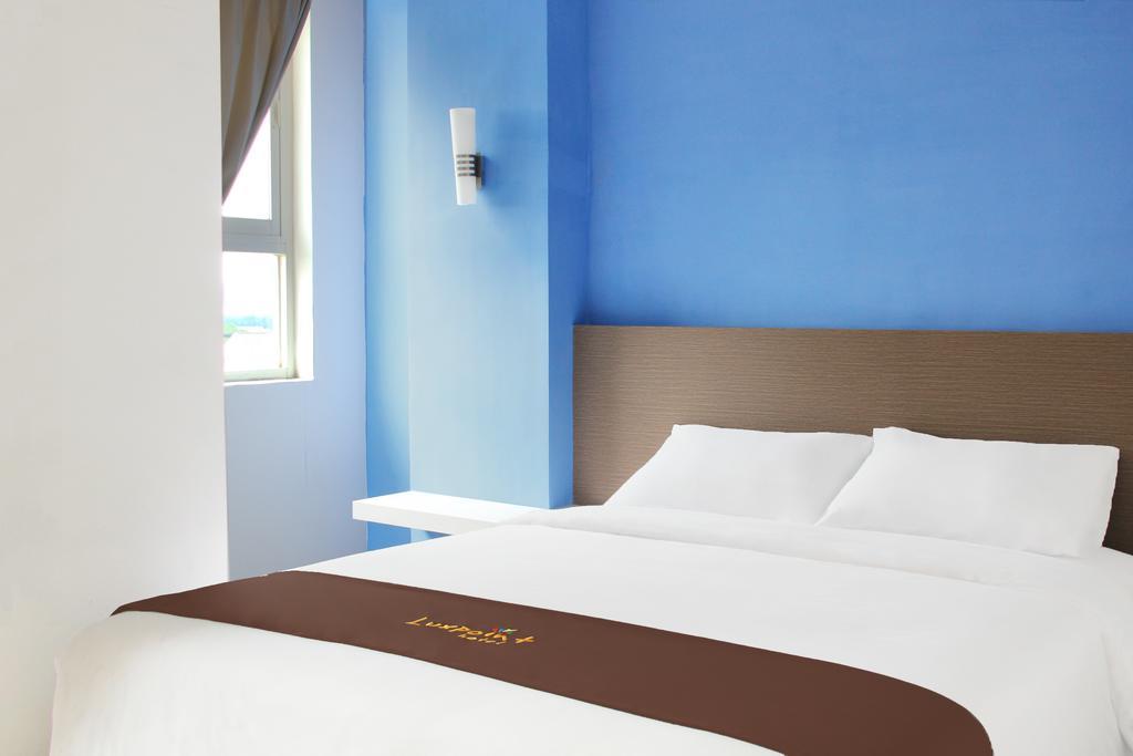 Luxpoint Hotel Baratajaya Сурабая Номер фото