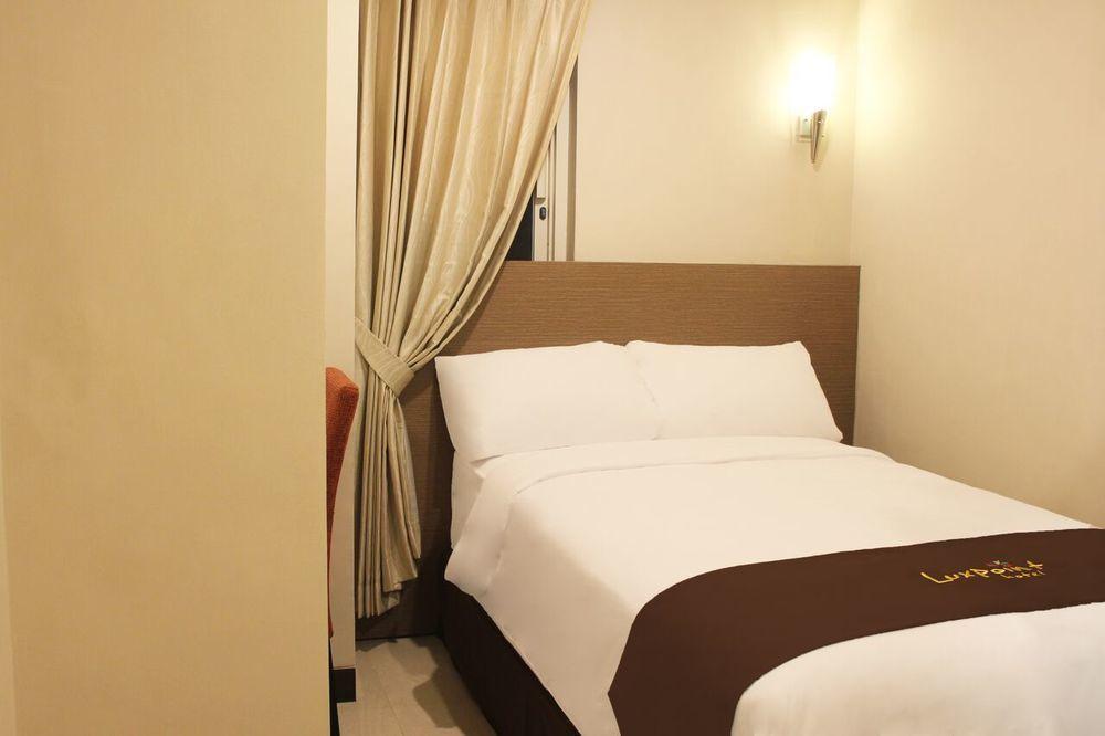 Luxpoint Hotel Baratajaya Сурабая Экстерьер фото