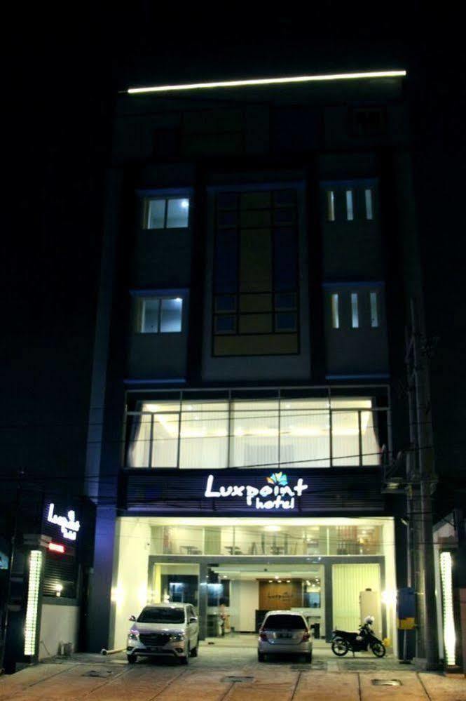 Luxpoint Hotel Baratajaya Сурабая Экстерьер фото