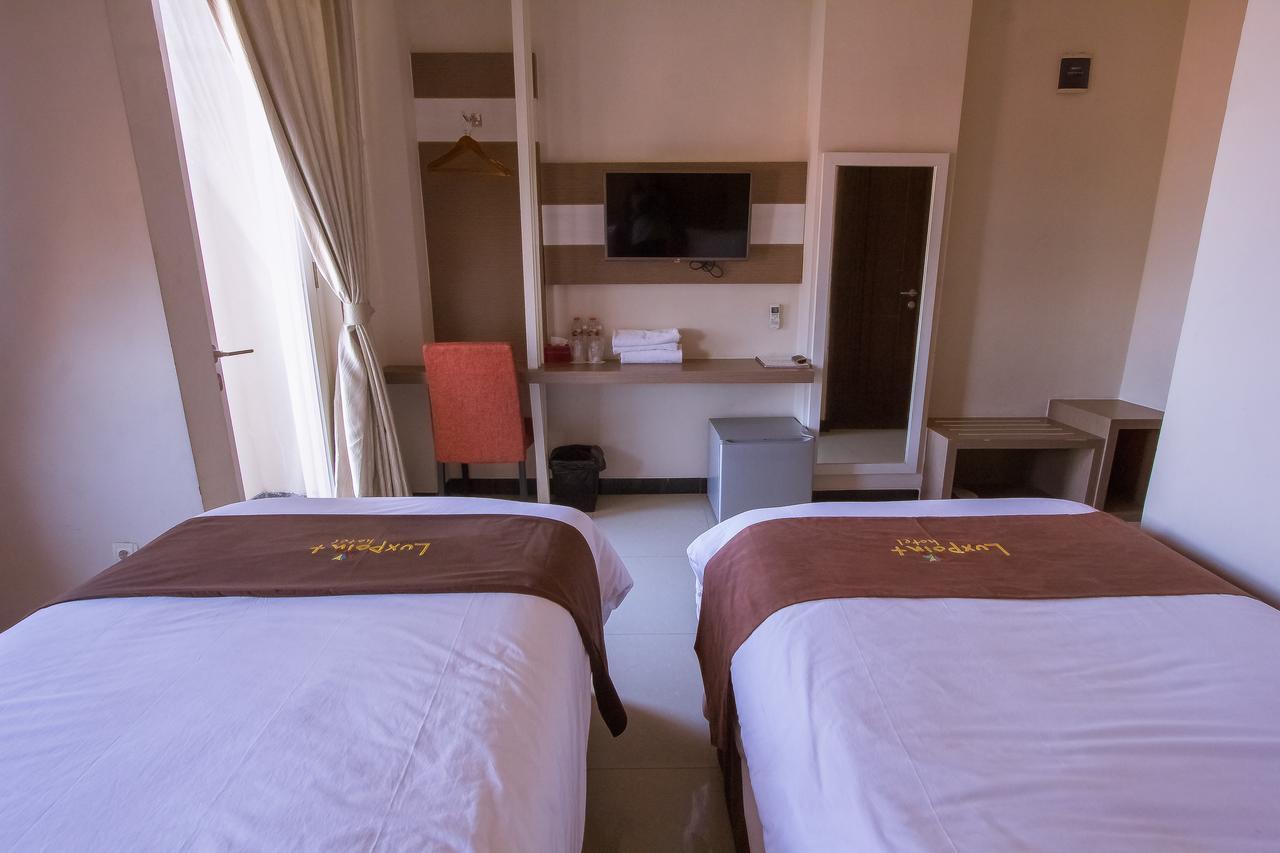 Luxpoint Hotel Baratajaya Сурабая Экстерьер фото